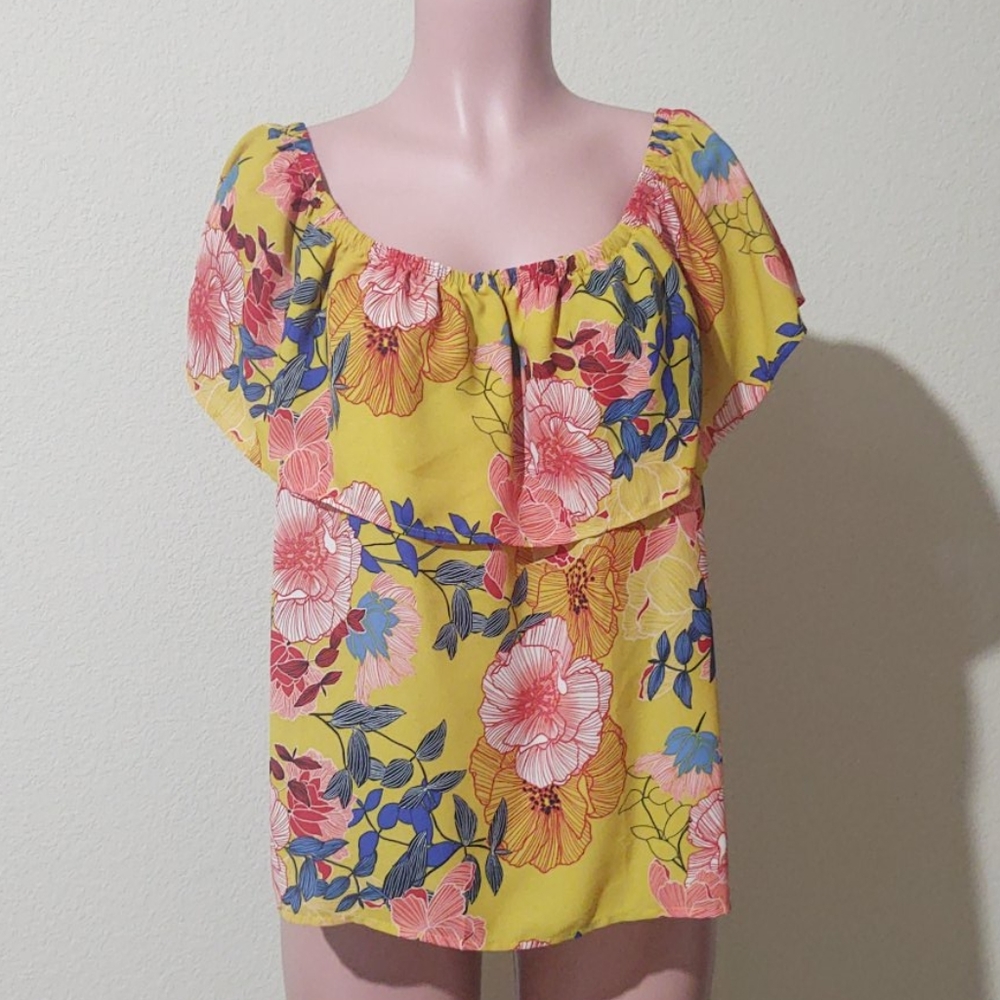 Lily White off the shoulder top SZ XL